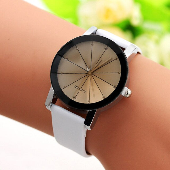 2019 Fashion Round Couple Watch Hot Sale Black and White Brown Dial Leather Pointer Male and Female Student Temperament Watch